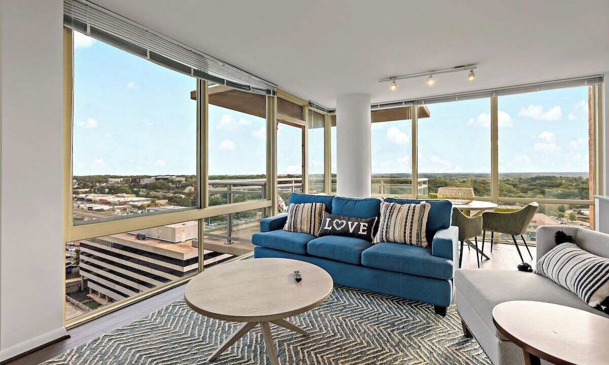 Photo of Livingroom in Tysons