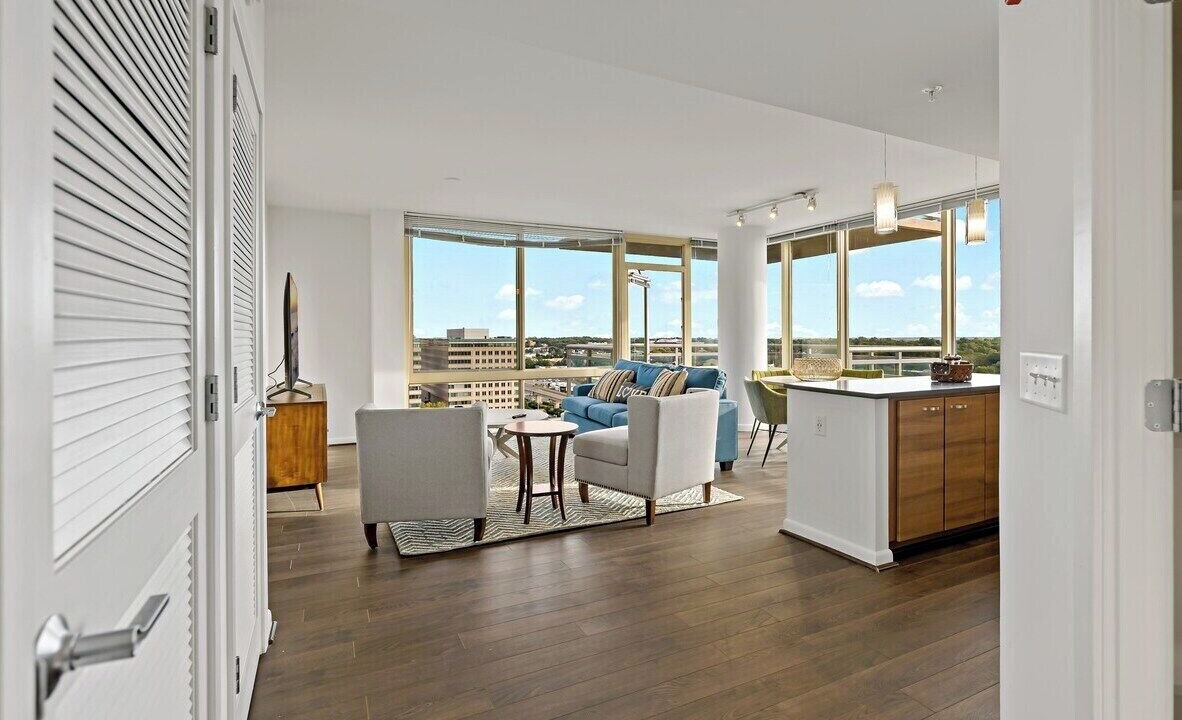Photo of Livingroom in Tysons