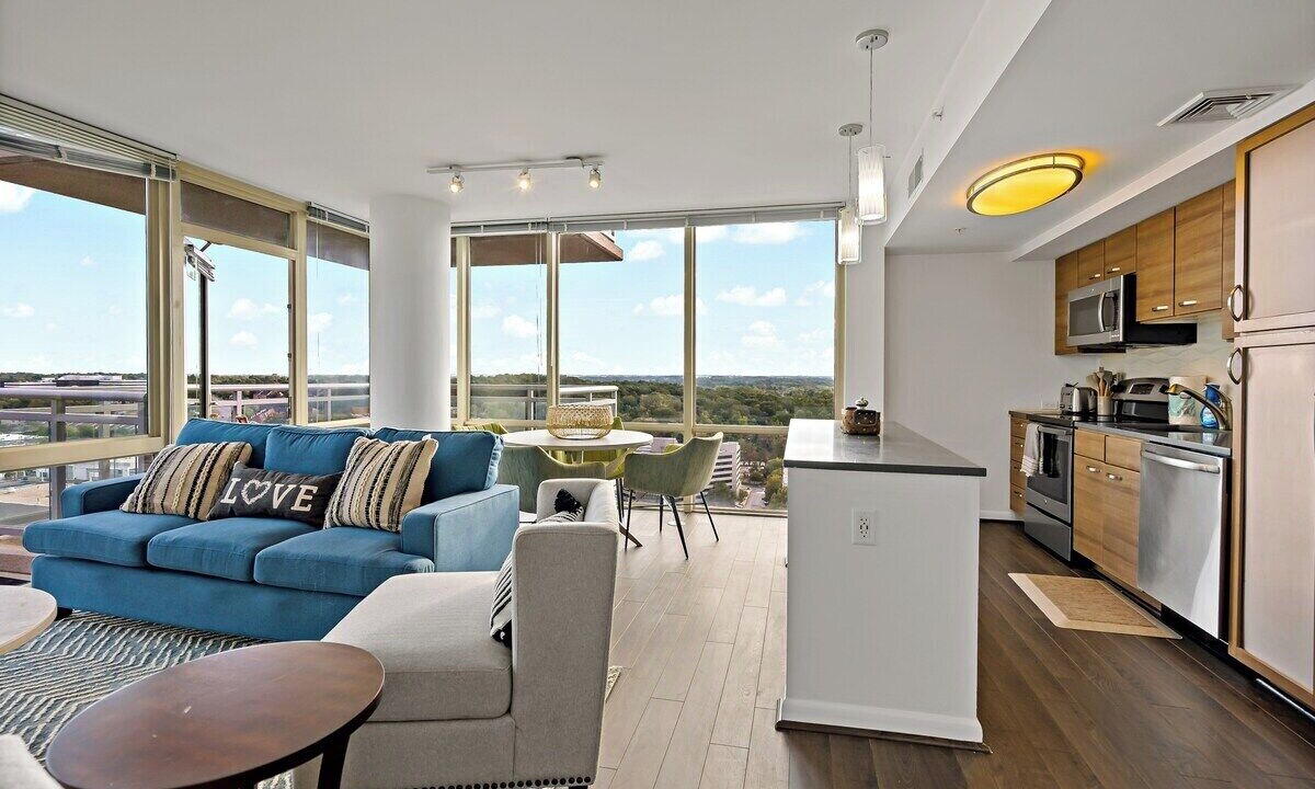 Photo of Livingroom in Tysons