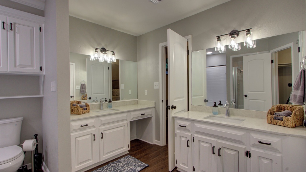 Photo of Bathroom in Redlick