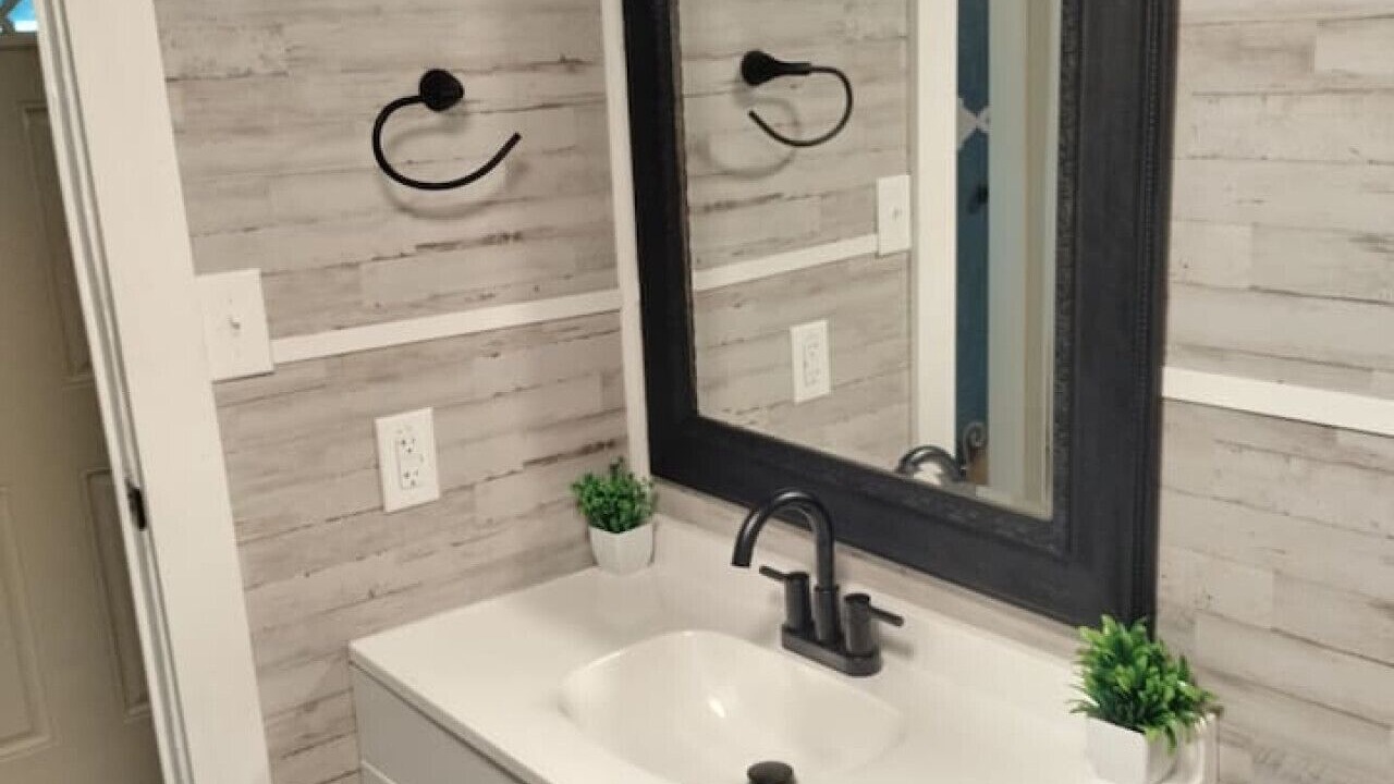 Photo of Bathroom in Scottsburg