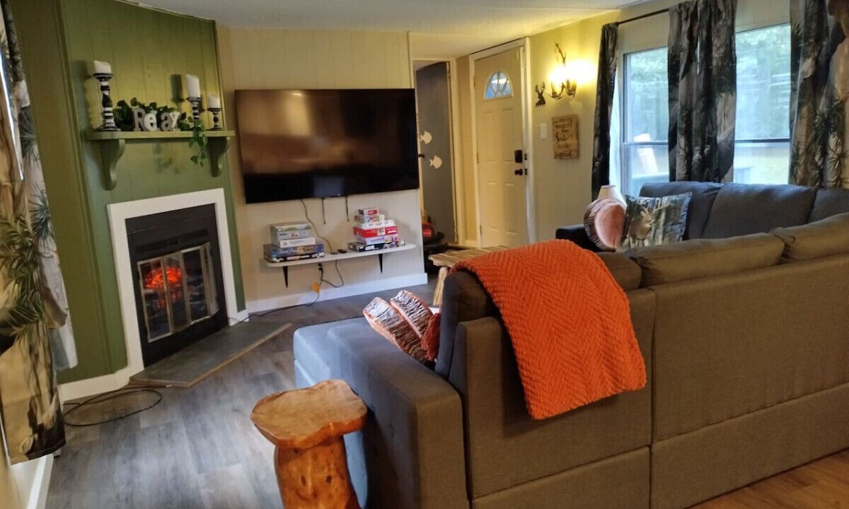 Photo of Livingroom in Scottsburg