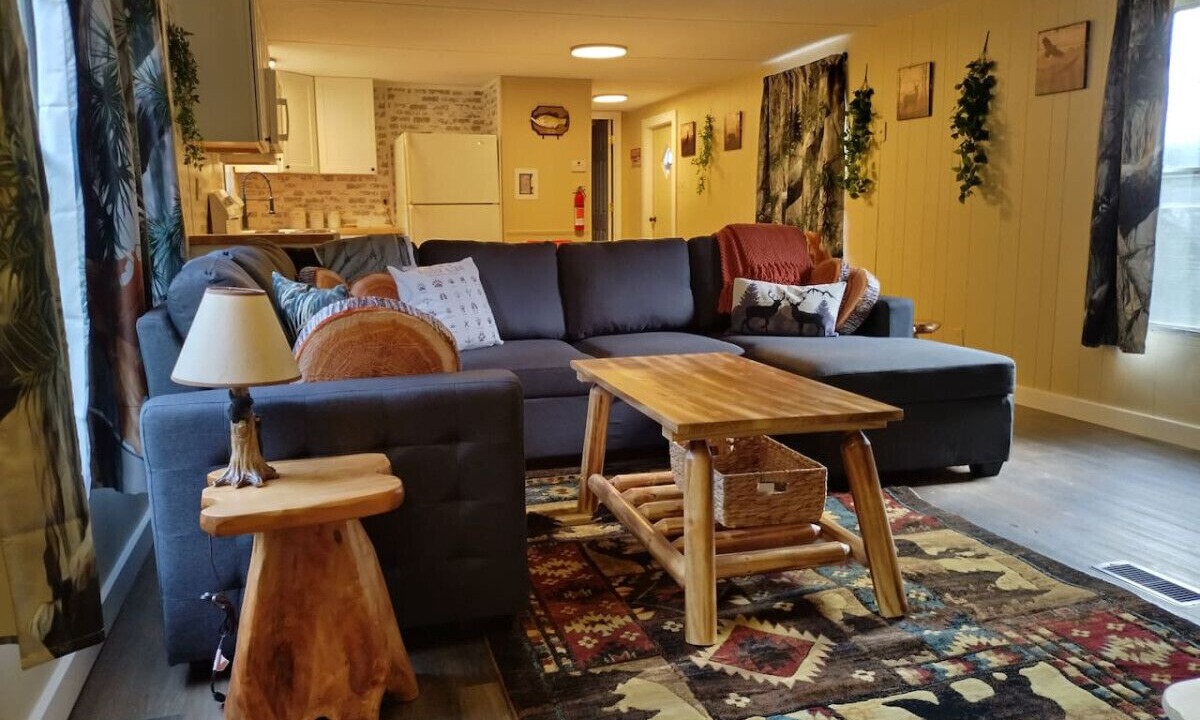 Photo of Livingroom in Scottsburg