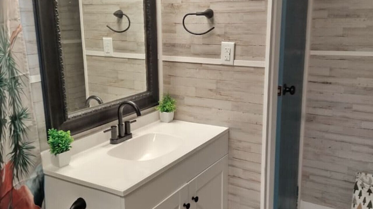 Photo of Bathroom in Scottsburg
