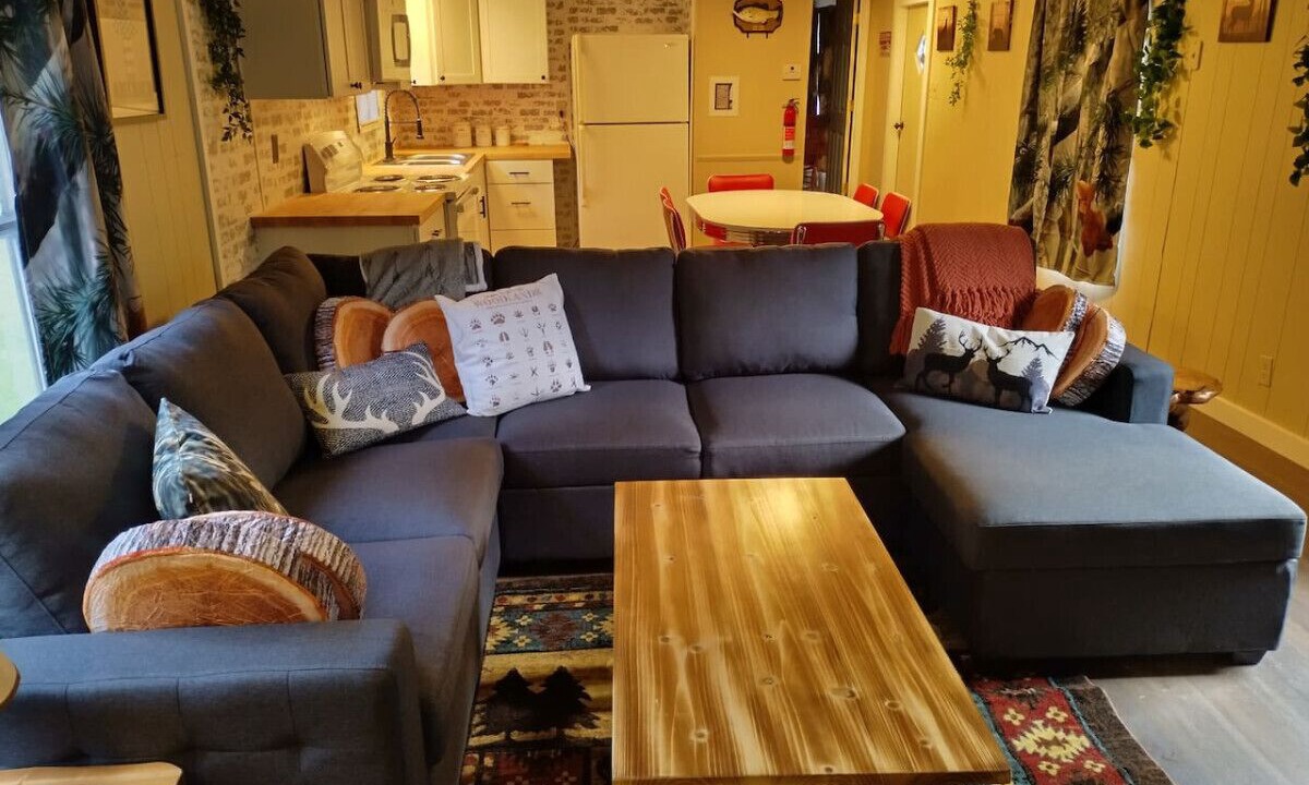 Photo of Livingroom in Scottsburg