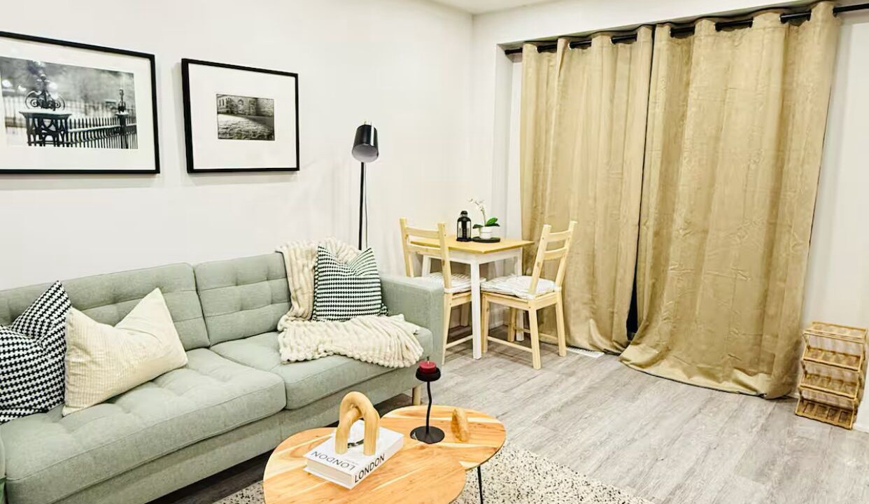Photo of Livingroom in Pickering