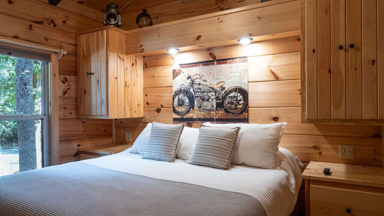 Photo of Bedroom in Blairsville