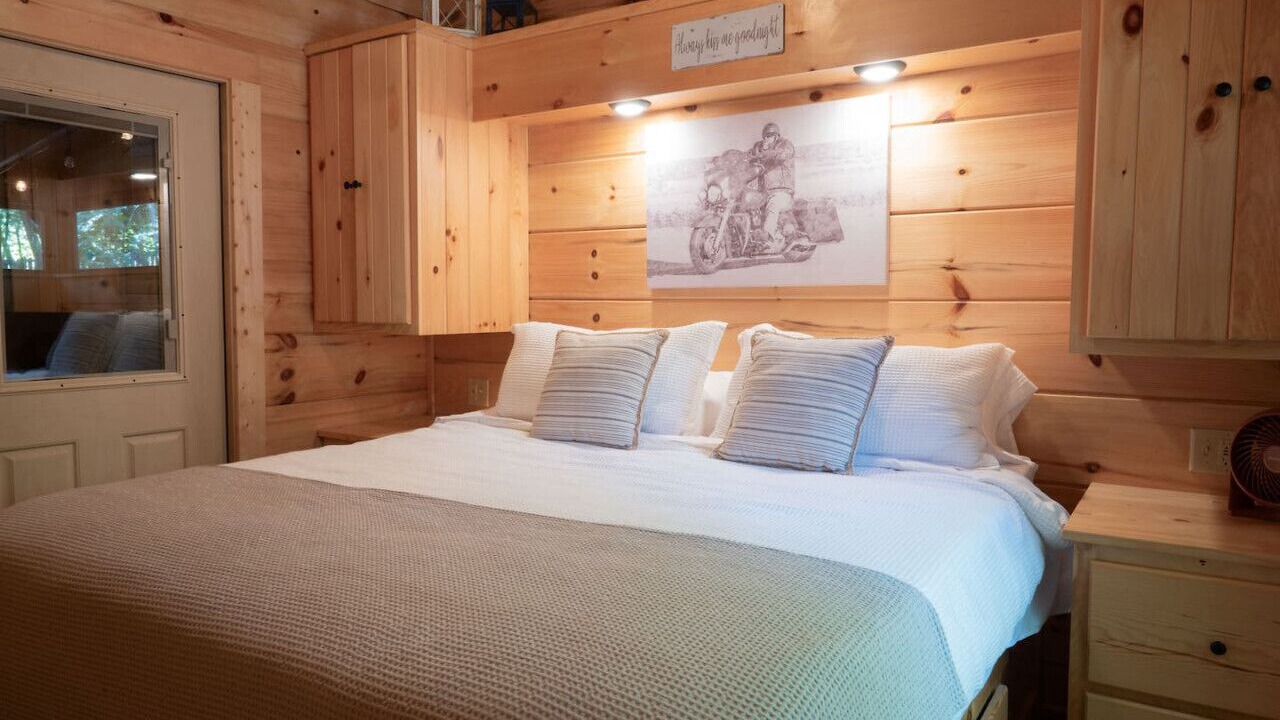 Photo of Bedroom in Blairsville