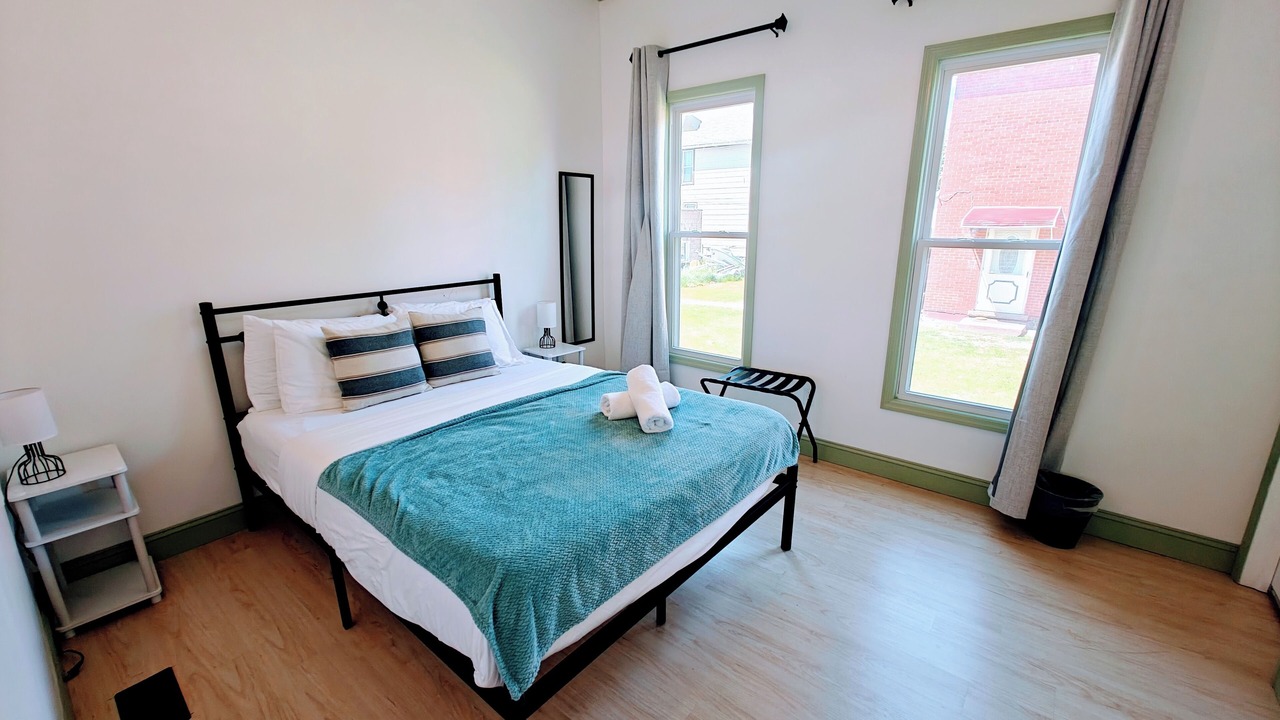 Photo of Bedroom in Downtown Niagara Falls