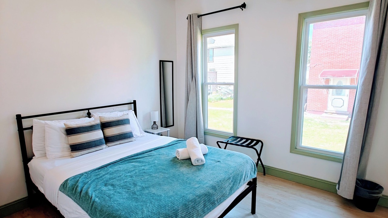 Photo of Bedroom in Downtown Niagara Falls