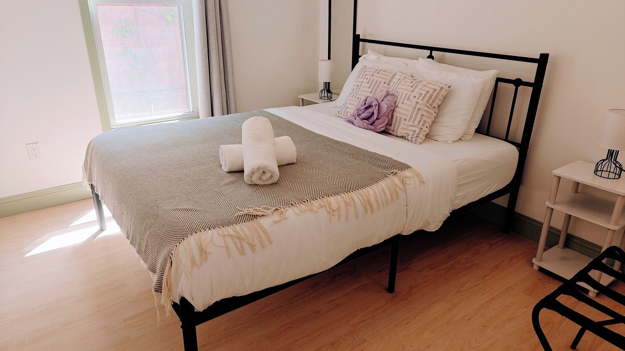 Photo of Bedroom in Downtown Niagara Falls