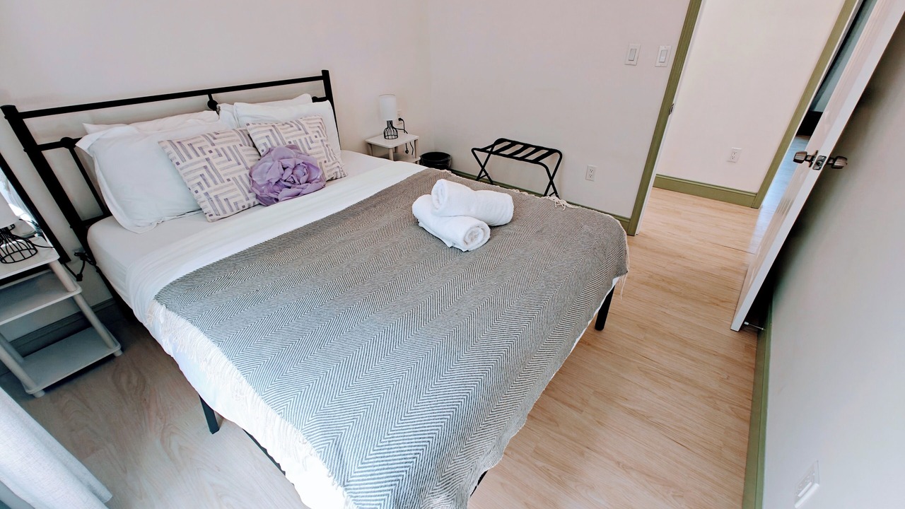 Photo of Bedroom in Downtown Niagara Falls