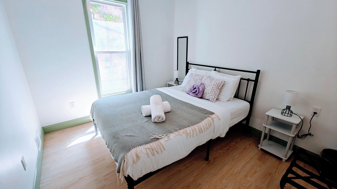 Photo of Bedroom in Downtown Niagara Falls