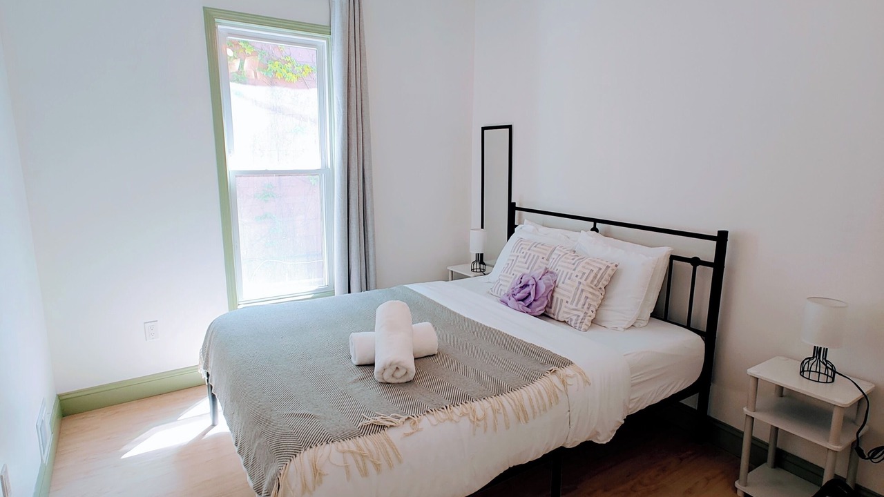 Photo of Bedroom in Downtown Niagara Falls