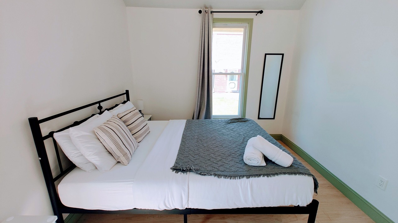 Photo of Bedroom in Downtown Niagara Falls