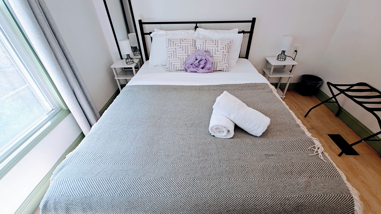 Photo of Bedroom in Downtown Niagara Falls