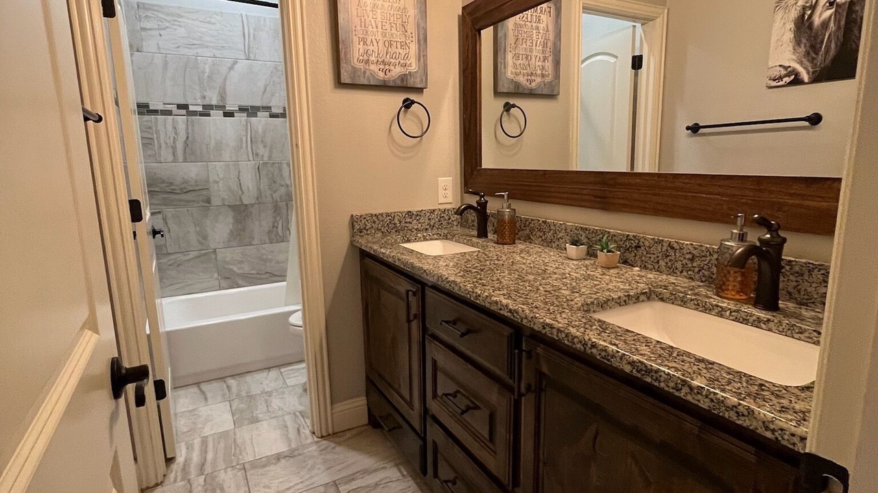 Photo of Bathroom in Elmo