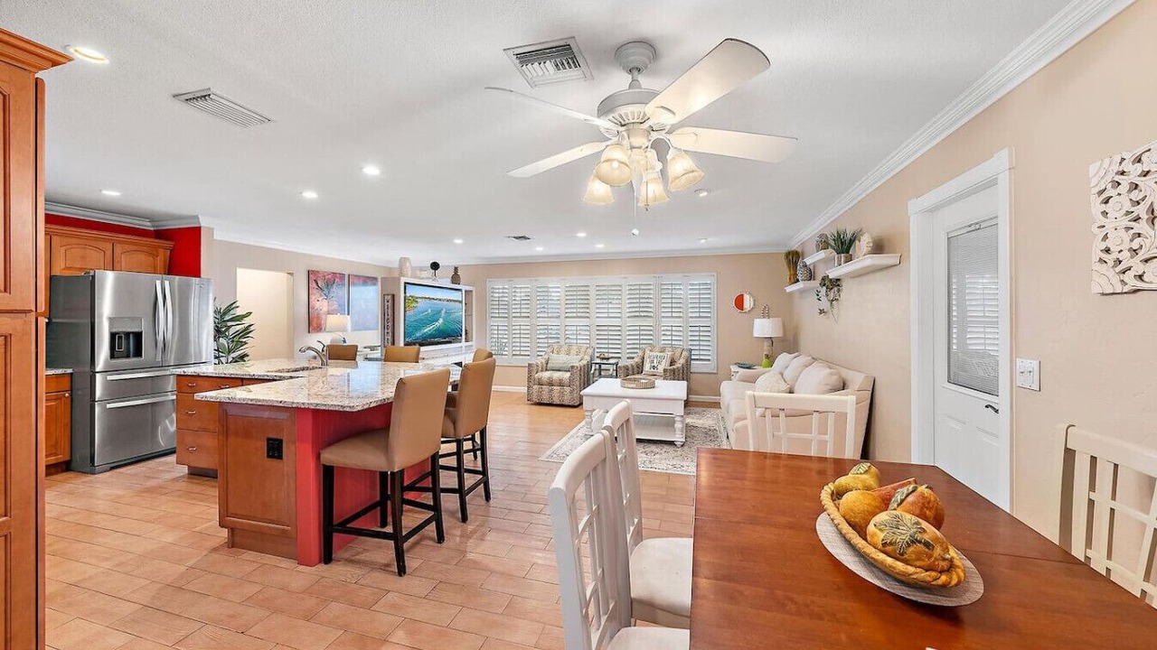 Photo of Livingroom in Lake Clarke Shores