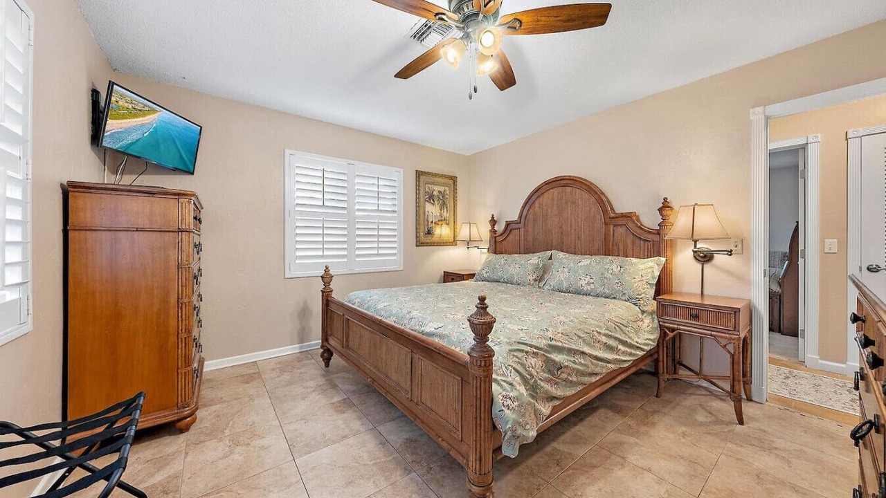 Photo of Bedroom in Lake Clarke Shores