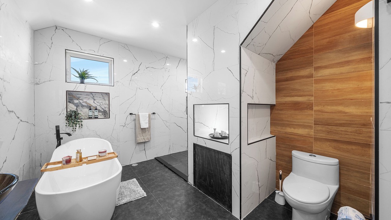 Photo of Bathroom in Point Breeze