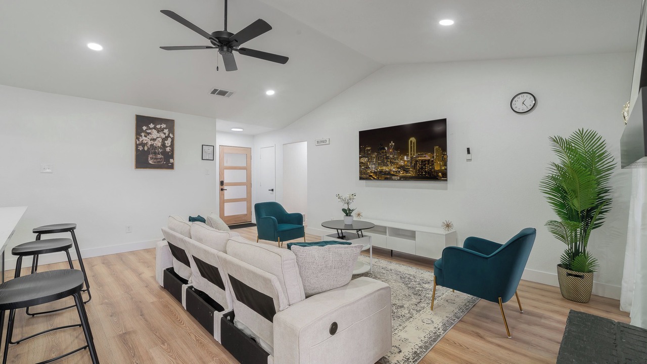 Photo of Livingroom in Euless
