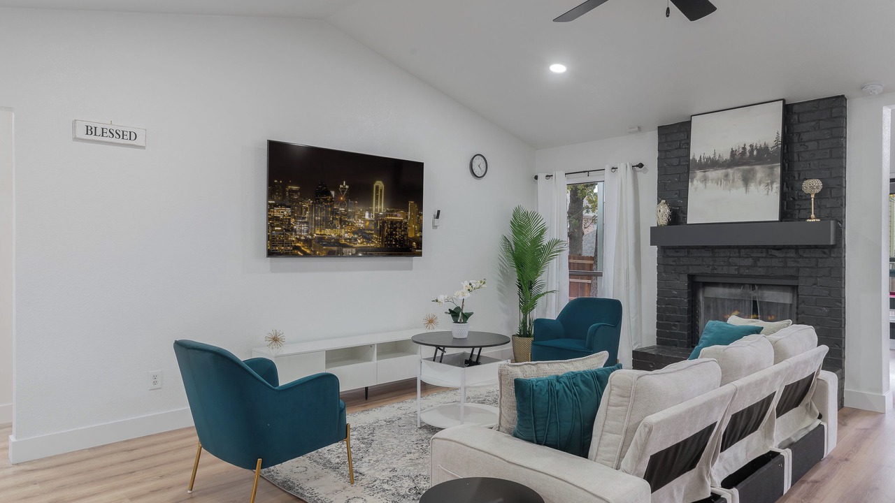 Photo of Livingroom in Euless