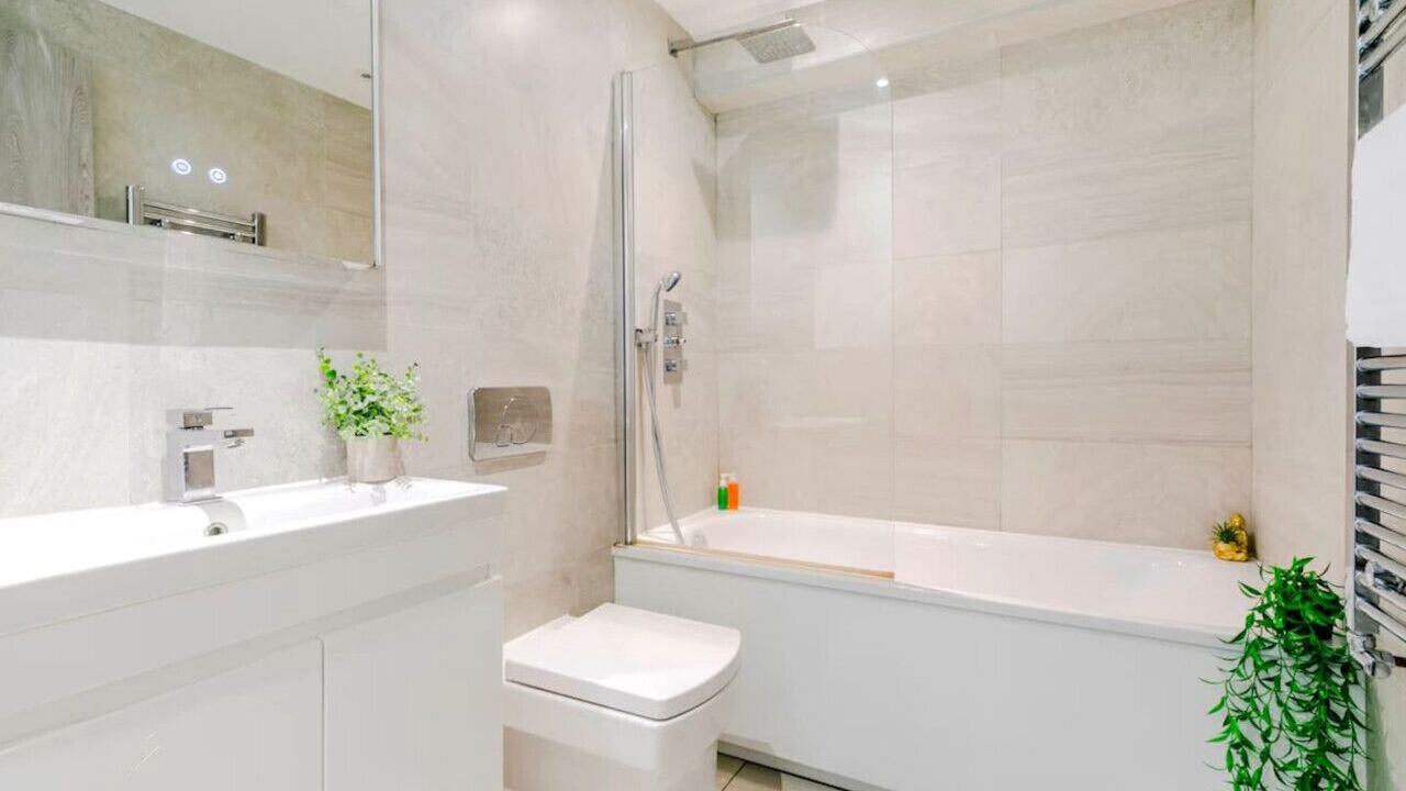 Photo of Bathroom in Weavers