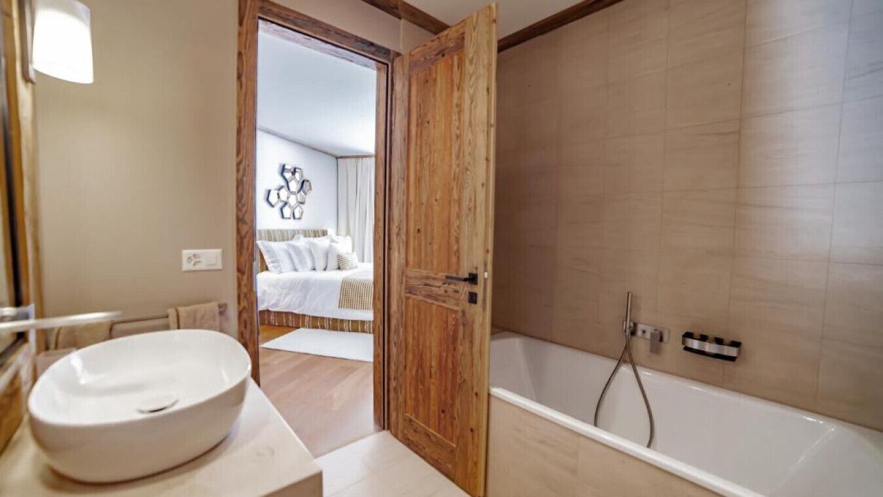 Photo of Bathroom in Lens