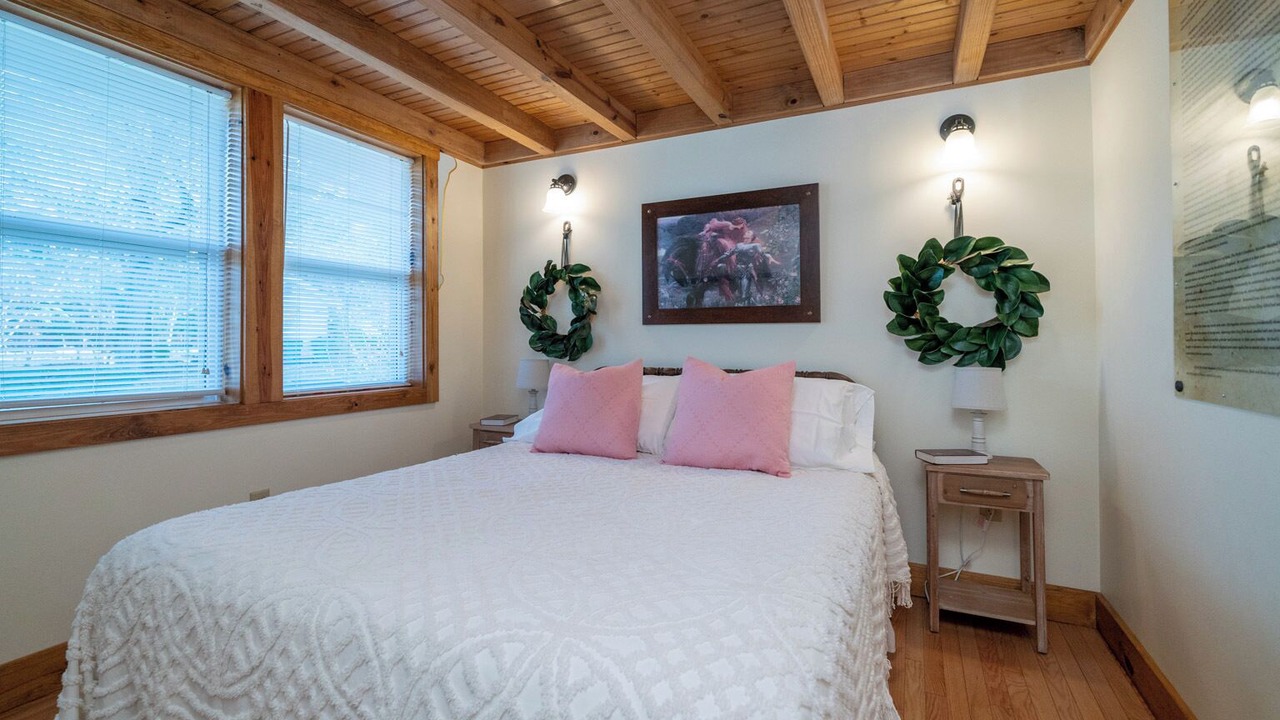 Photo of Bedroom in Ore City
