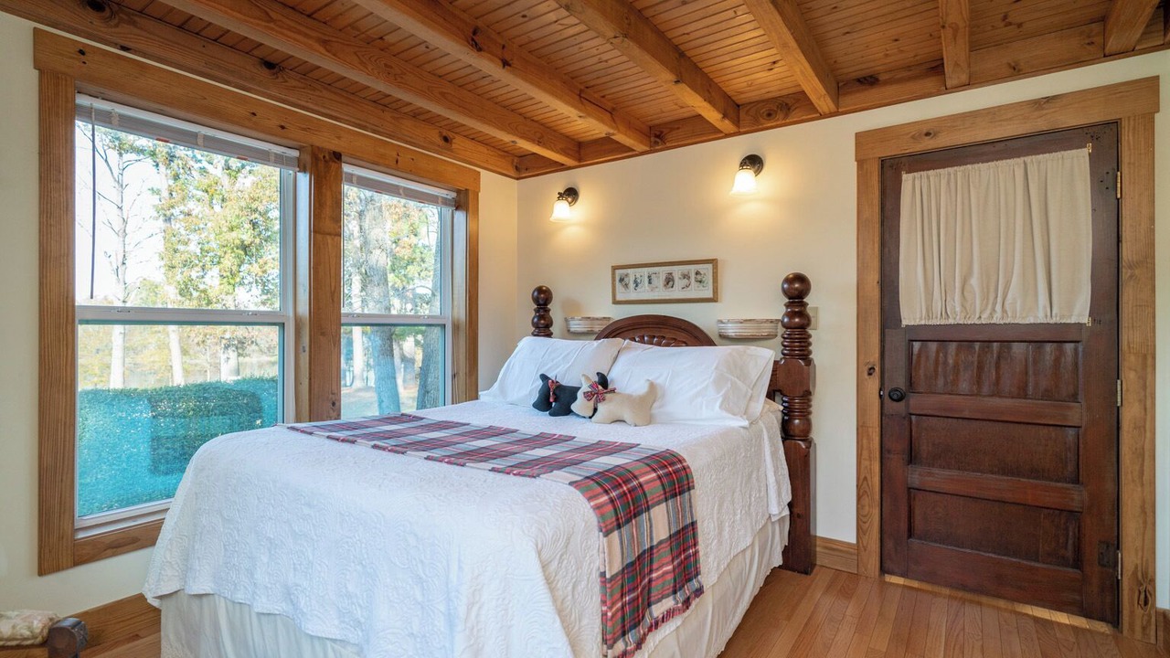 Photo of Bedroom in Ore City