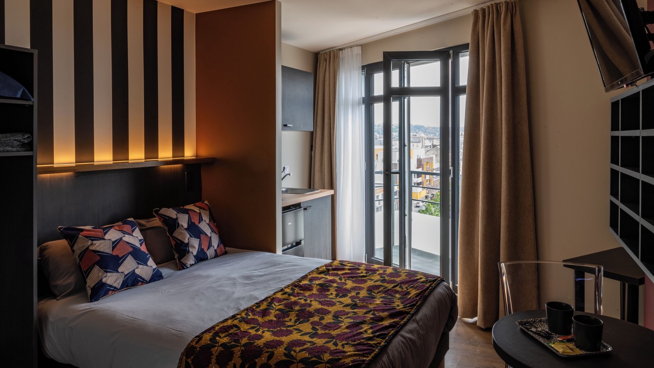 Photo of Bedroom in Anatole France Danton