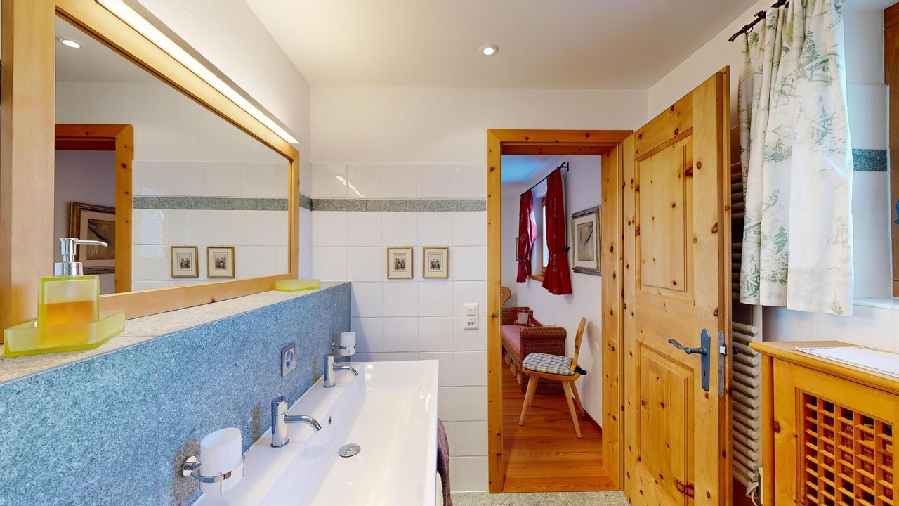 Photo of Bathroom in Silvaplana