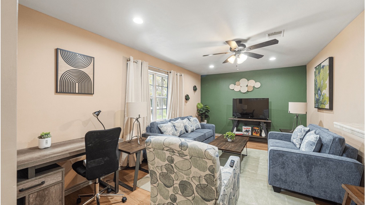 Photo of Livingroom in Southeast Houston