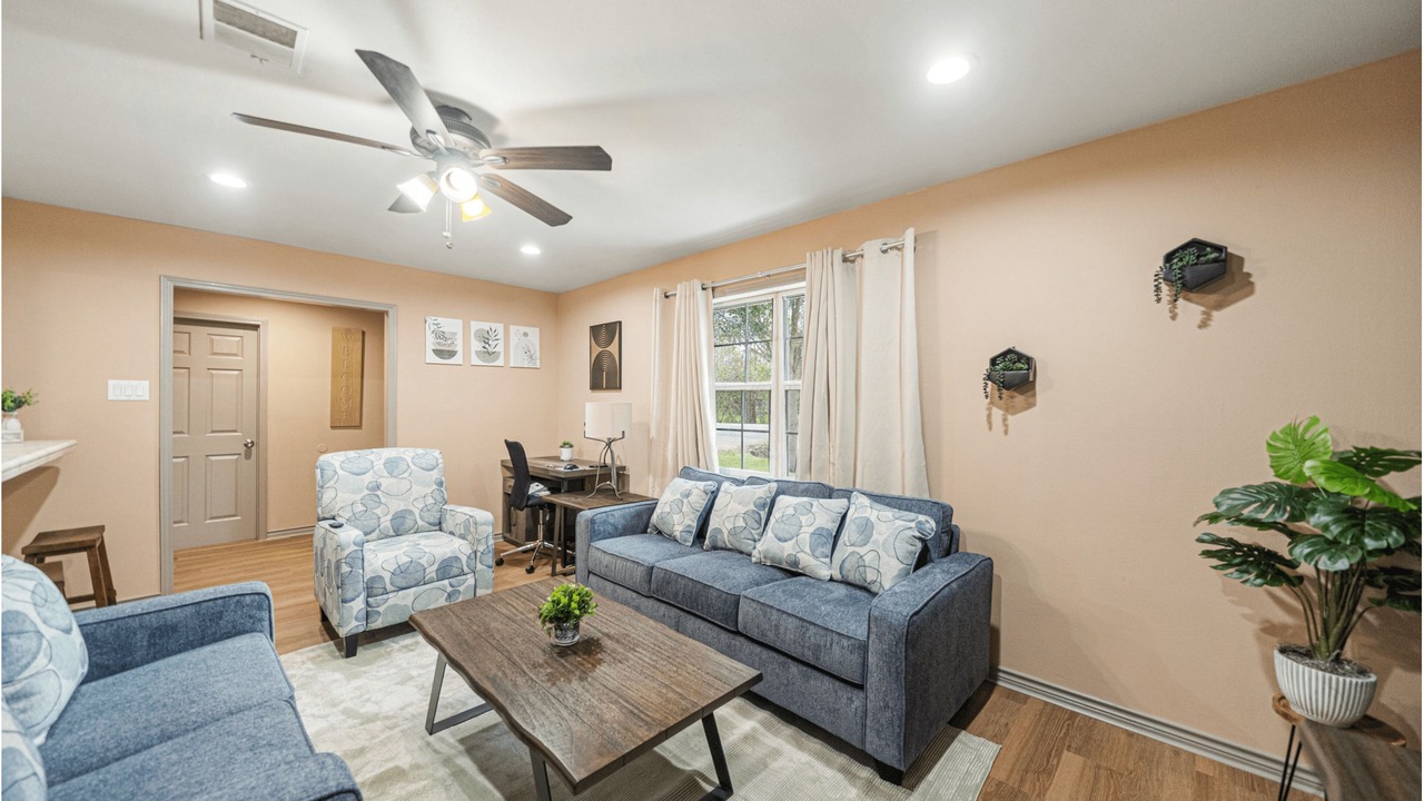 Photo of Livingroom in Southeast Houston