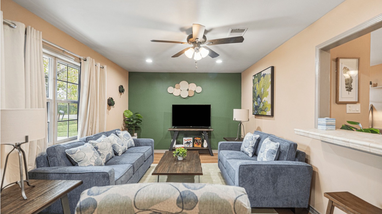Photo of Livingroom in Southeast Houston