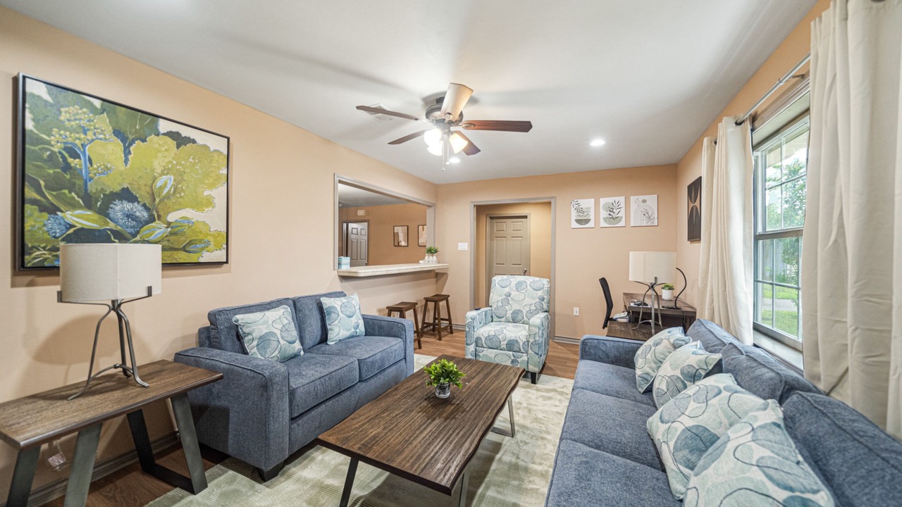 Photo of Livingroom in Southeast Houston