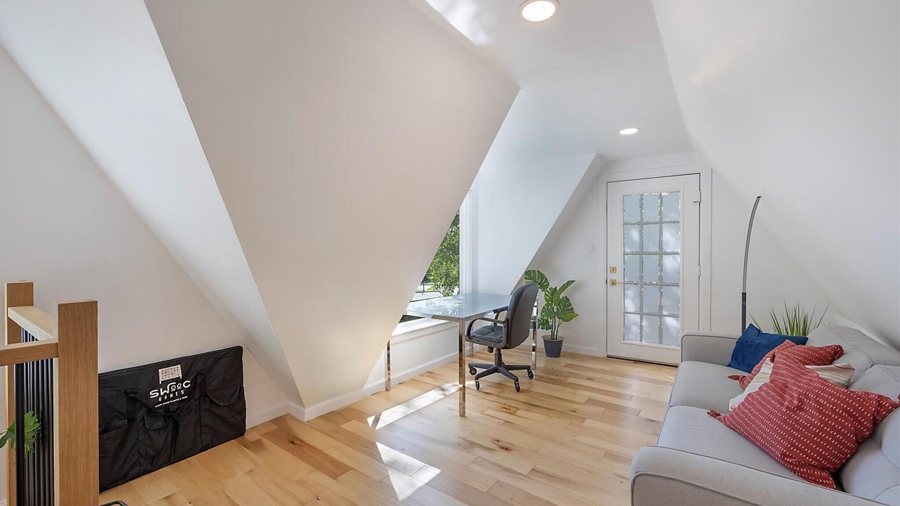Photo of Livingroom in Knox - Henderson