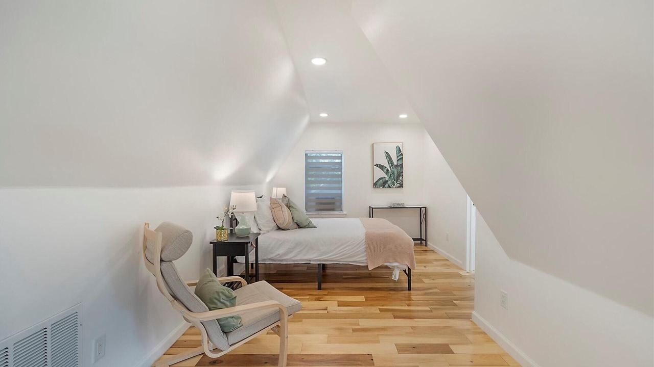 Photo of Bedroom in Knox - Henderson