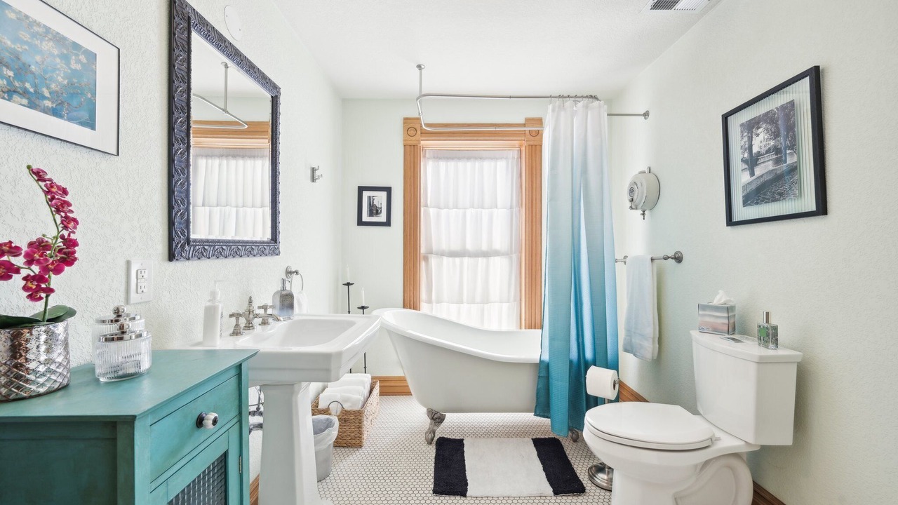 Photo of Bathroom in Uptown