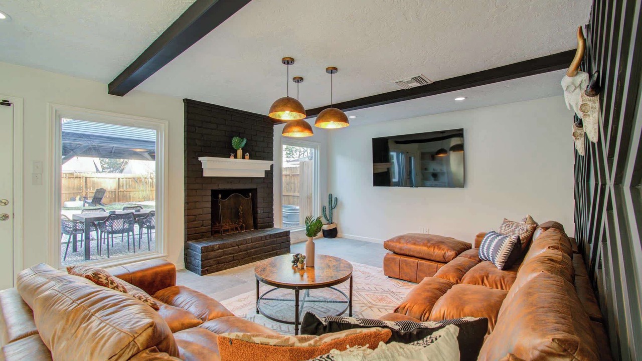 Photo of Livingroom in Spring Shadows