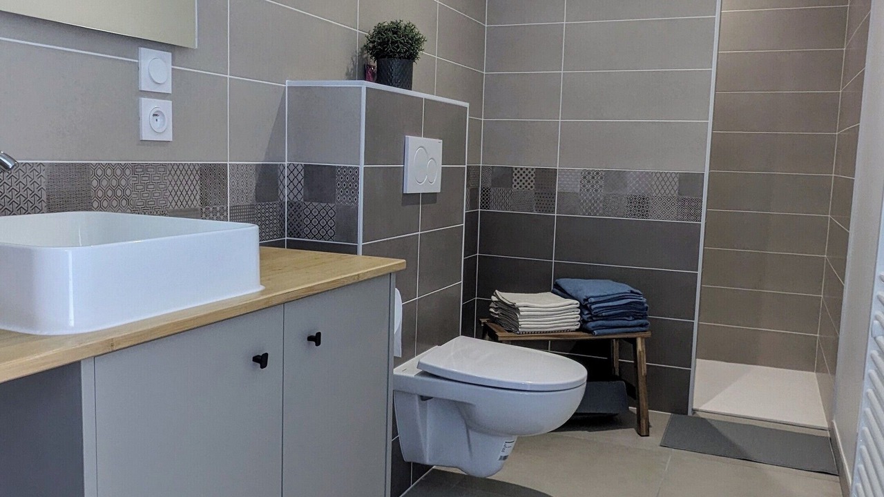 Photo of Bathroom in Villieu-Loyes-Mollon