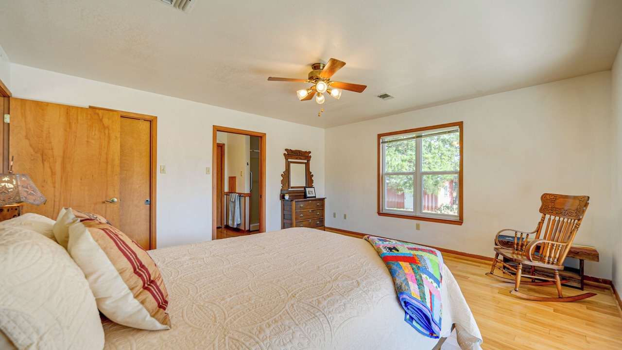 Photo of Bedroom in Harper