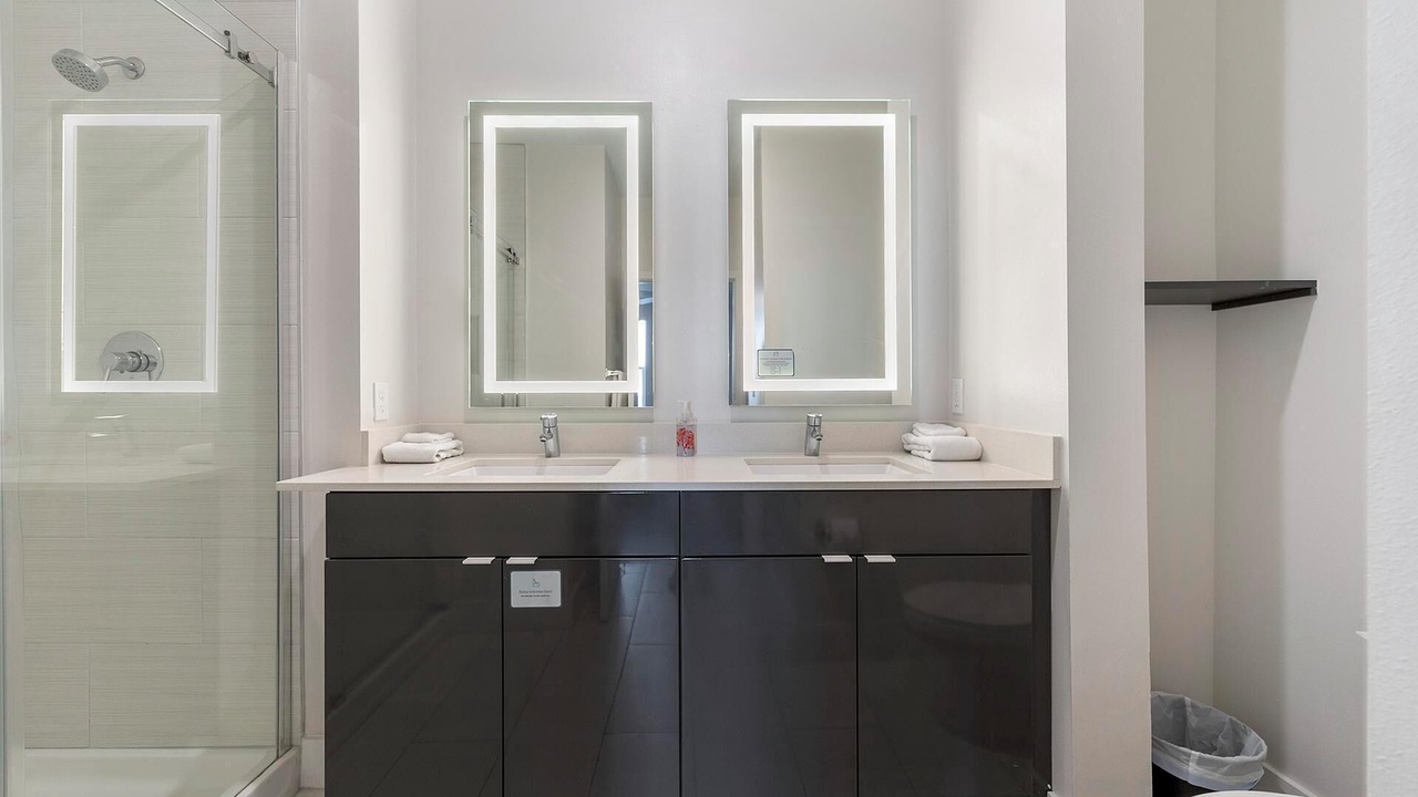 Photo of Bathroom in Port Tampa City