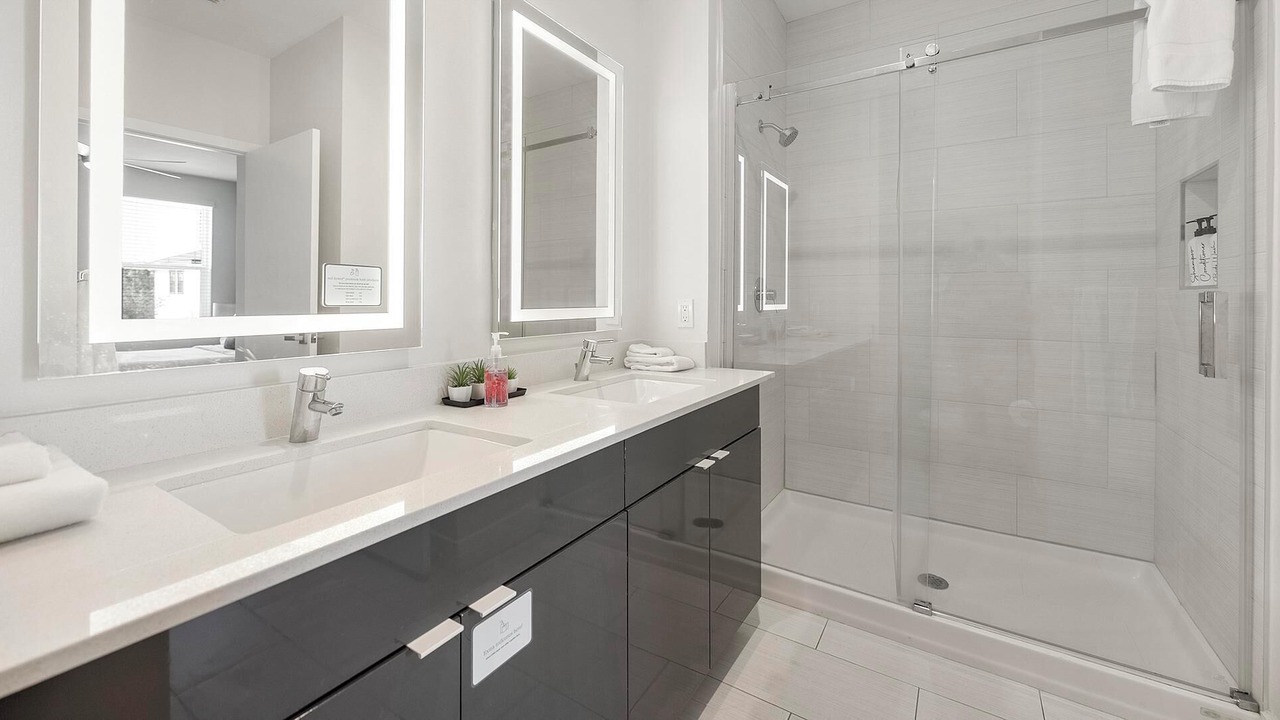 Photo of Bathroom in Port Tampa City
