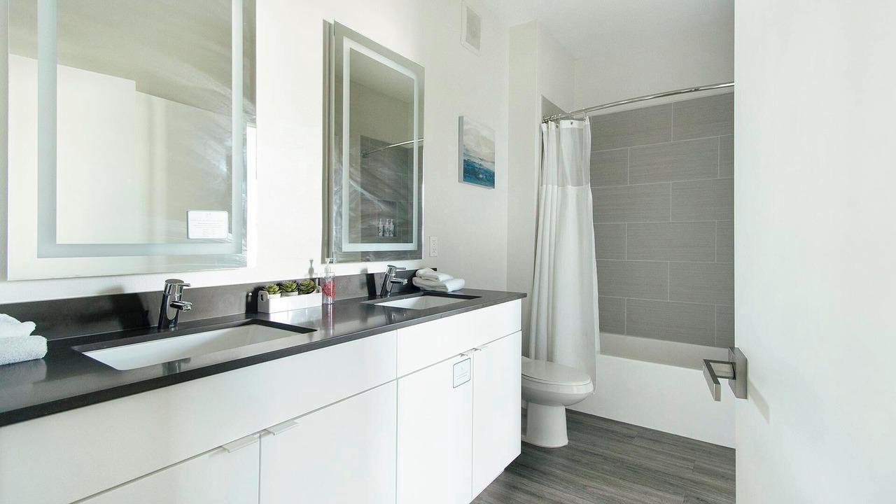 Photo of Bathroom in Port Tampa City