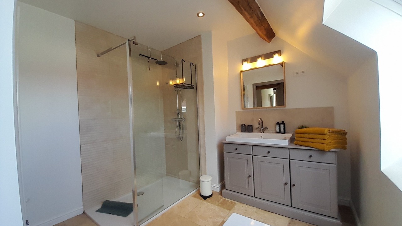 Photo of Bathroom in Sully