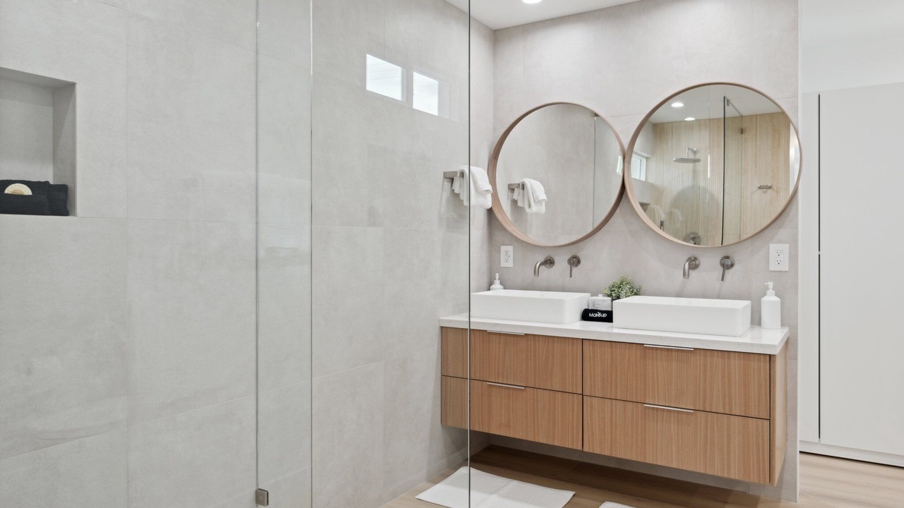 Photo of Bathroom in New Papago Parkway