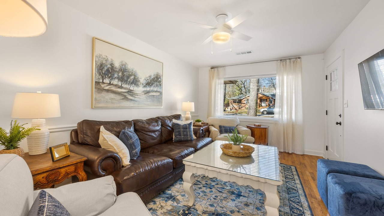 Photo of Livingroom in College Heights