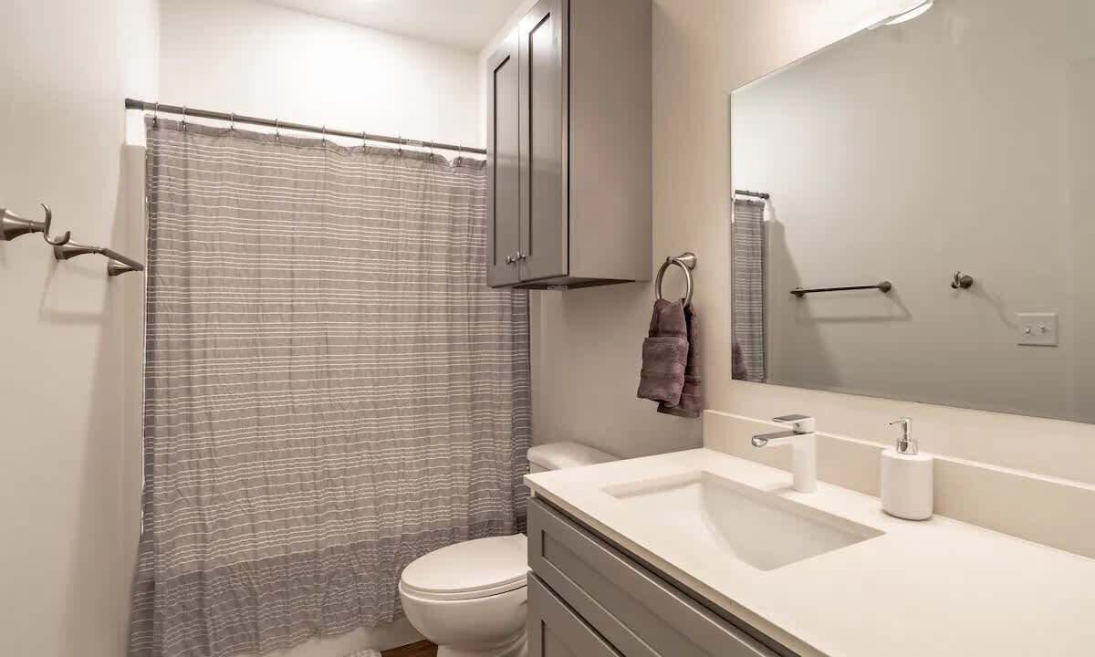 Photo of Bathroom in North by Northwest