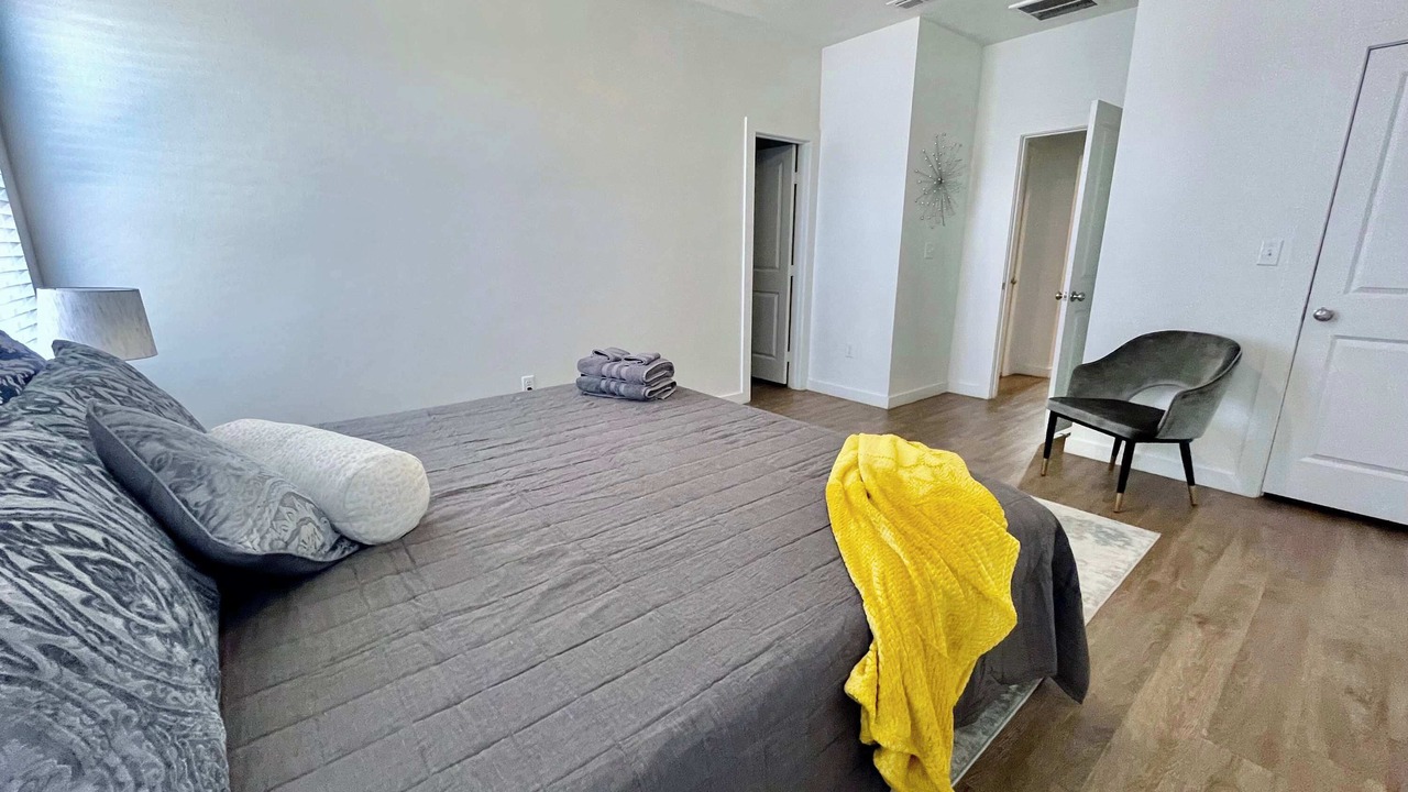 Photo of Bedroom in North by Northwest